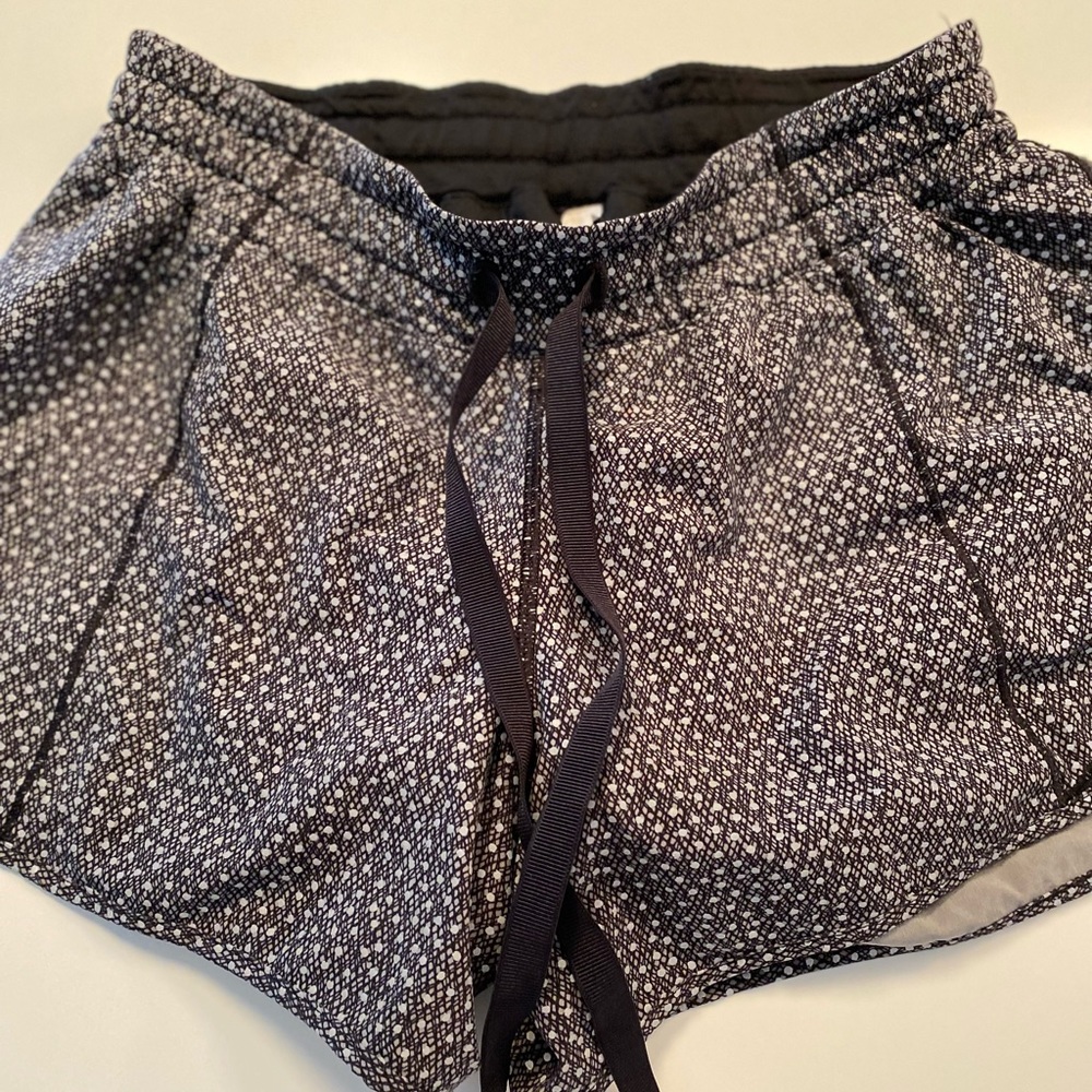 Lululemon super rare Hotty Hot 8 Tall